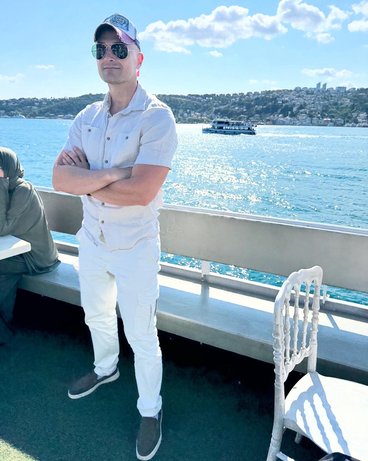 A bordo della nave che ti porta in giro per il Bosforo, Istambul